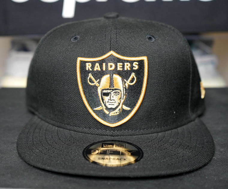 Black and gold raiders top hat